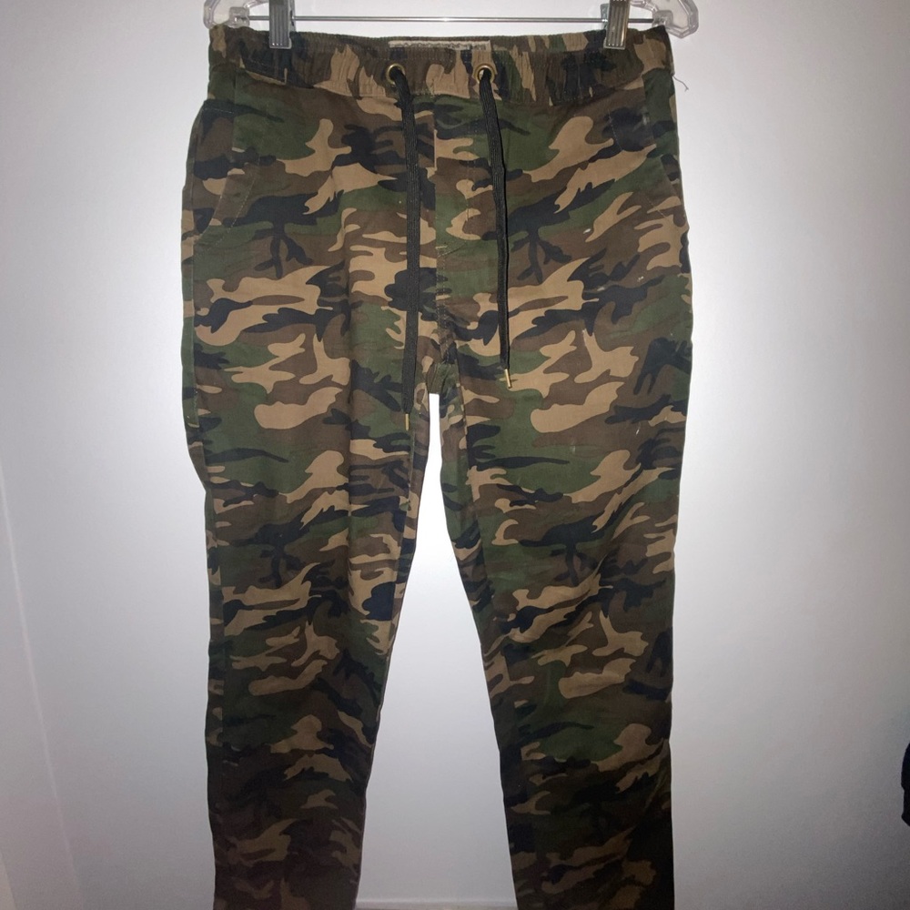 Team LTD Camo joggers,worn a couple times but have always been tight, fits small